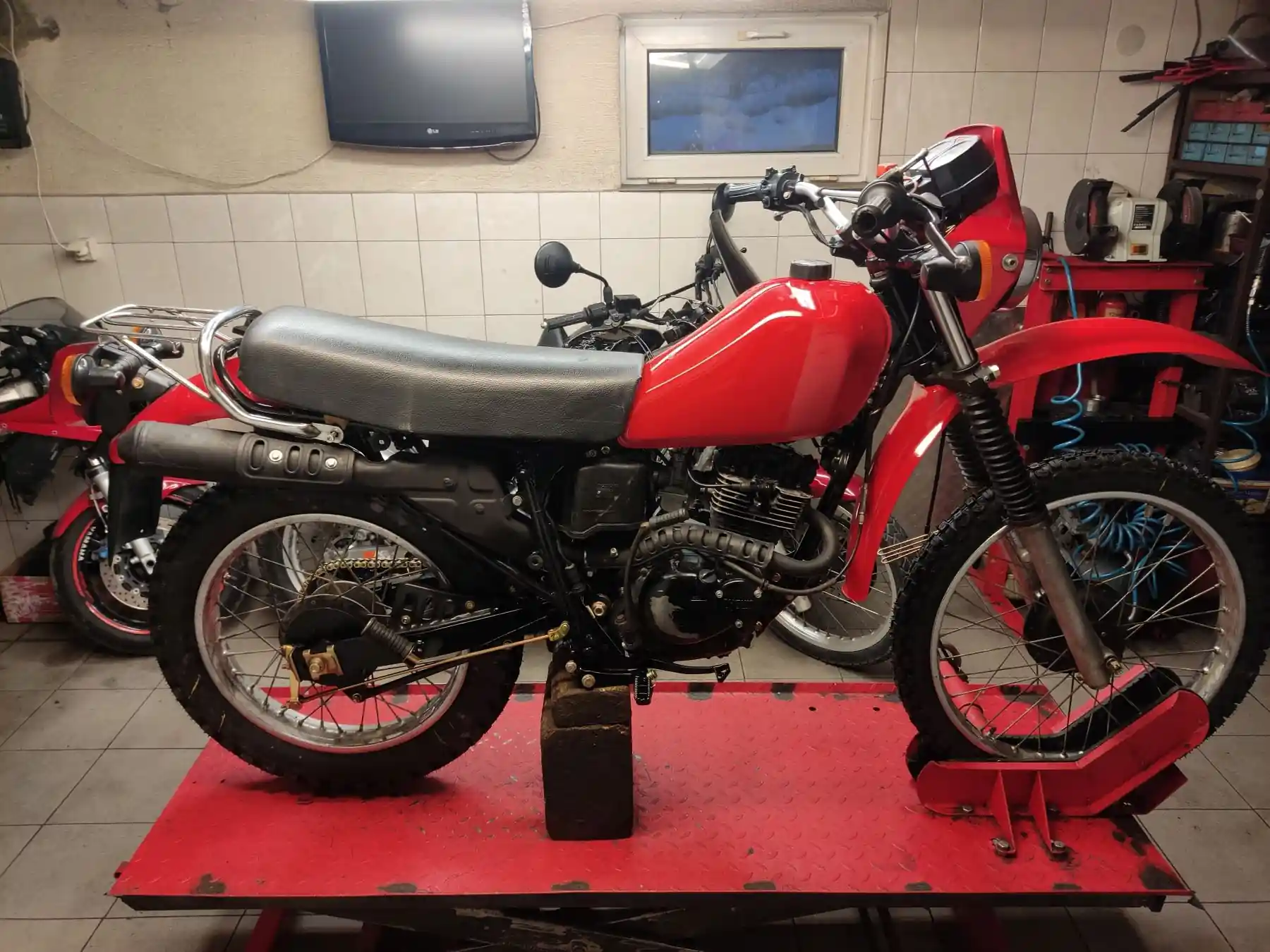 Suzuki DR125 S #7